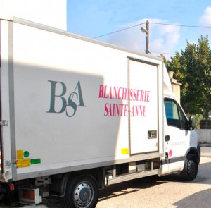 BSA est une blanchisserie industrielle implantée à Marseille, spécialisée dans la location et l’entretien du linge et des vêtements professionnels.